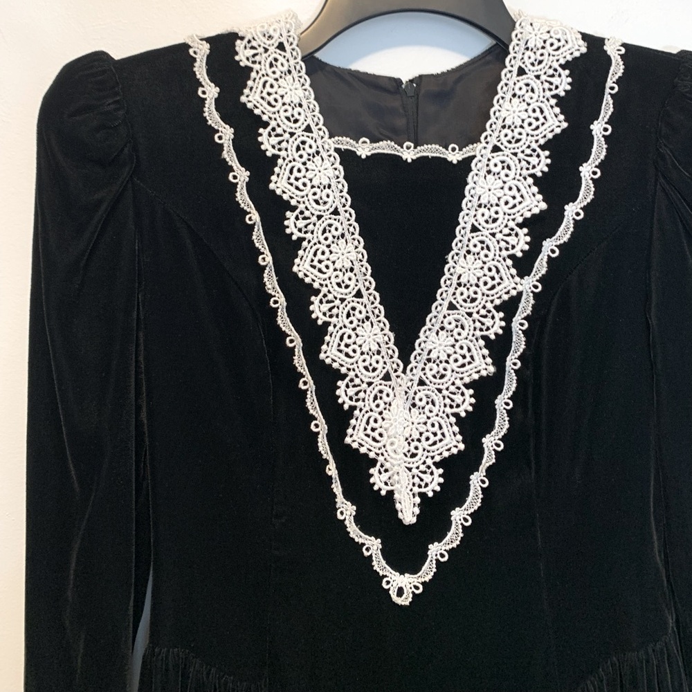 Gunne Sax 80s Black Velvet Lace Victorian Goth Midi Dress - Picture 3 of 10